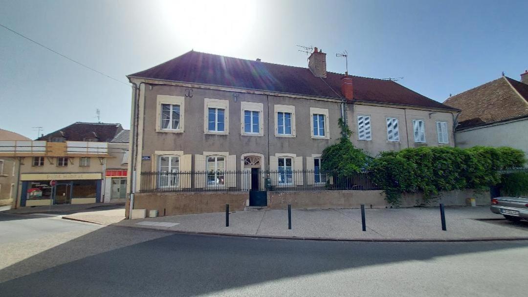 Les Gites Du Chateau Châteaumeillant Exterior foto